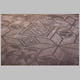 1473 ostia - regio i - insula iv - domus di giove e ganimede (i,iv,2) - raum 25 - mosaikfussboden - re - li ecke - detail.jpg
